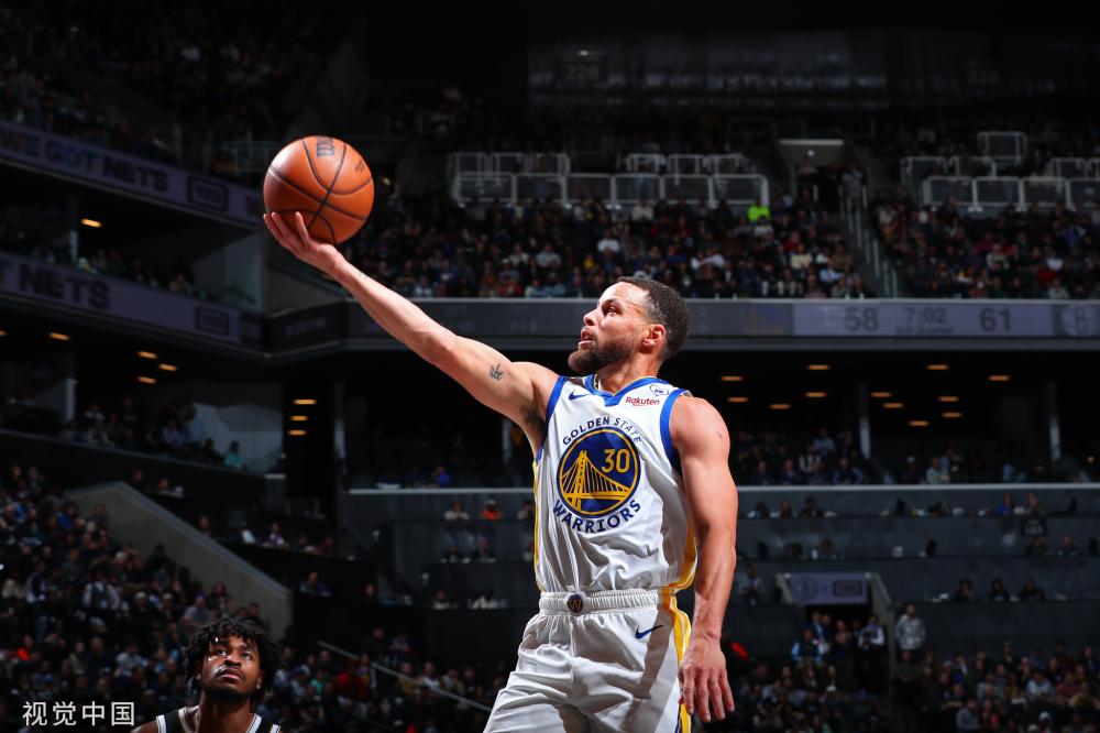 莱万在与赫 莱万在与赫