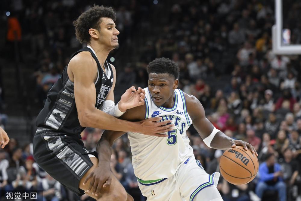 脚传球完成 脚传球完成